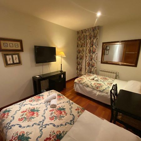 Ch Hostal Victoria Cuenca  Eksteriør bilde