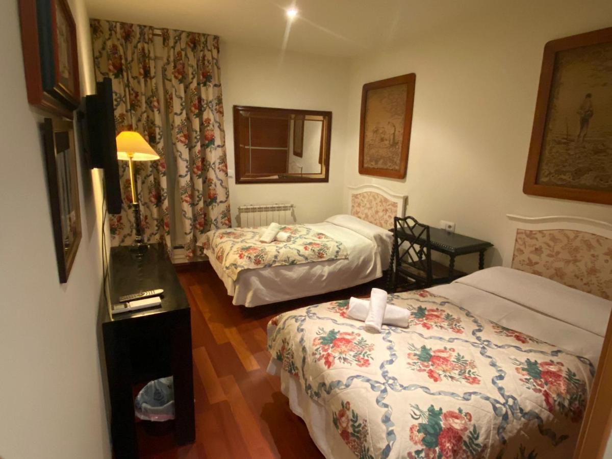 Ch Hostal Victoria Cuenca  Eksteriør bilde