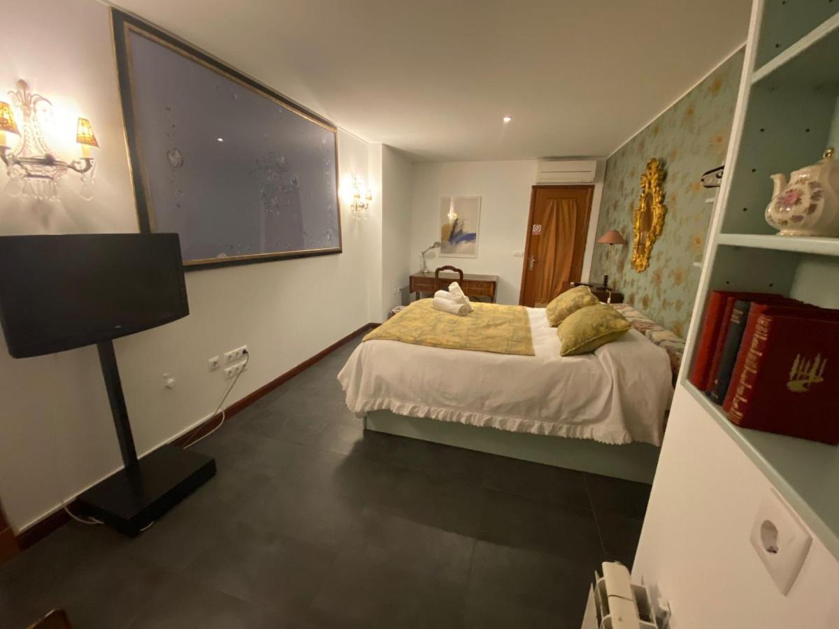 Ch Hostal Victoria Cuenca  Eksteriør bilde