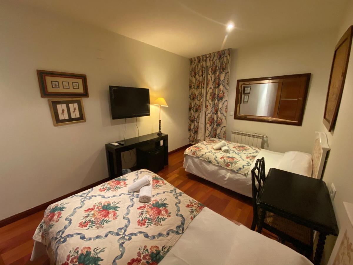 Ch Hostal Victoria Cuenca  Eksteriør bilde