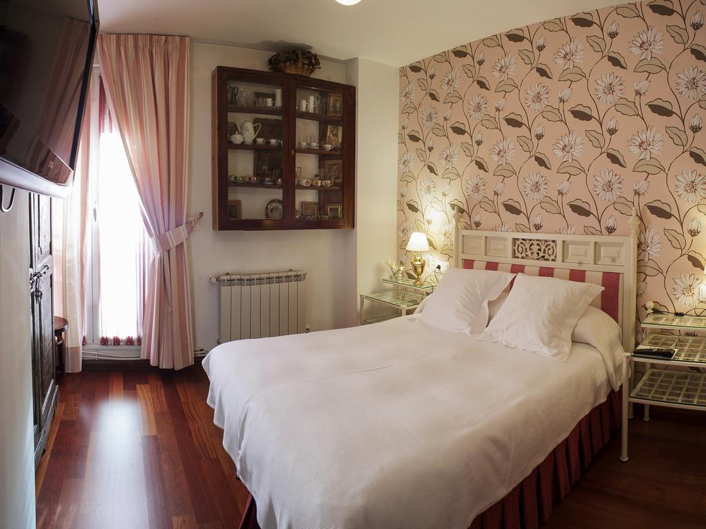 Ch Hostal Victoria Cuenca  Eksteriør bilde