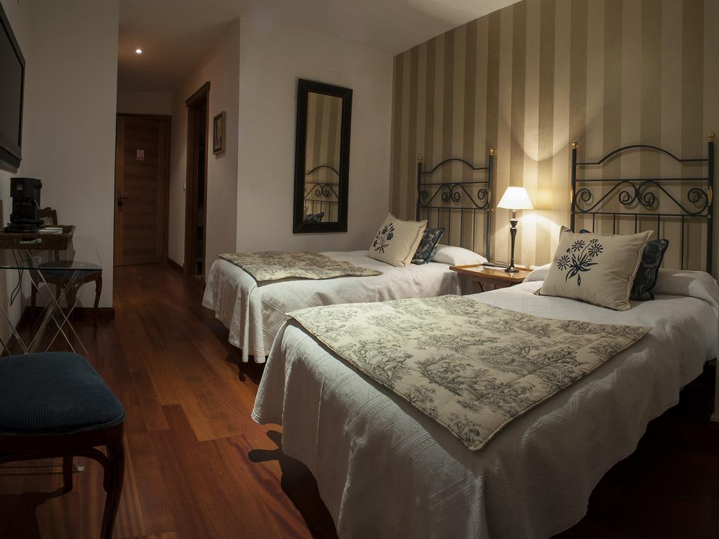 Ch Hostal Victoria Cuenca  Eksteriør bilde