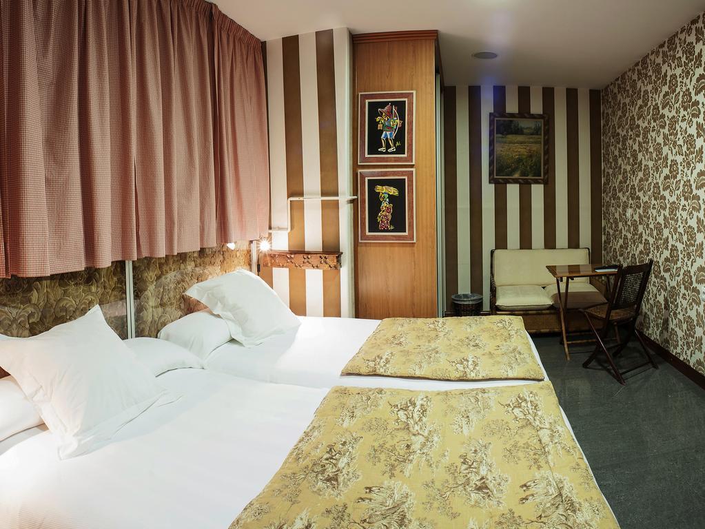 Ch Hostal Victoria Cuenca  Eksteriør bilde