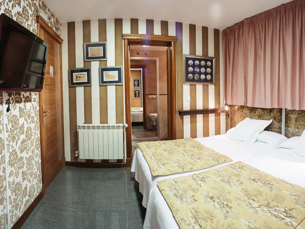 Ch Hostal Victoria Cuenca  Eksteriør bilde