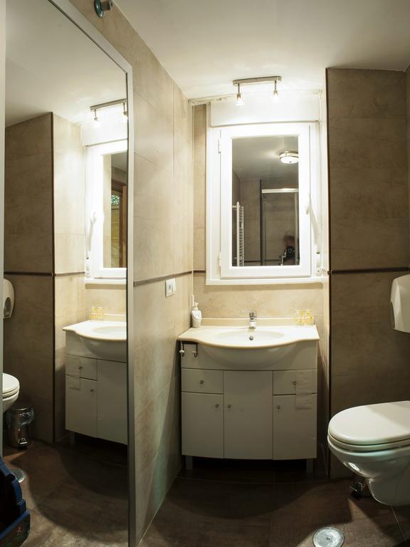 Ch Hostal Victoria Cuenca  Eksteriør bilde