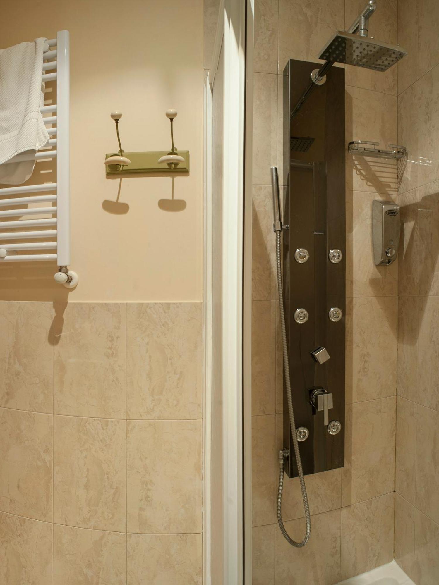 Ch Hostal Victoria Cuenca  Eksteriør bilde