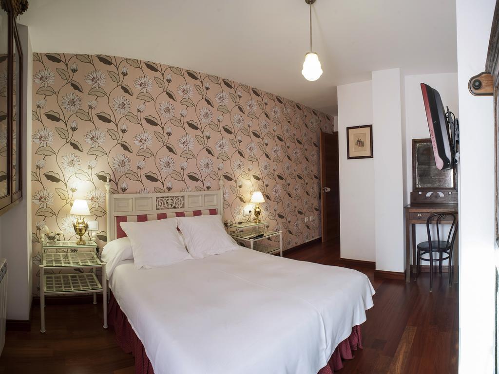 Ch Hostal Victoria Cuenca  Eksteriør bilde