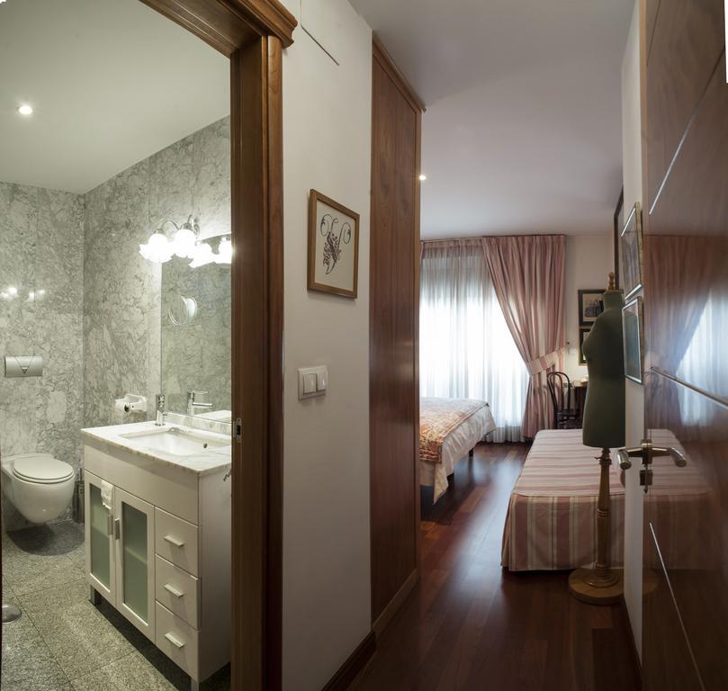 Ch Hostal Victoria Cuenca  Eksteriør bilde