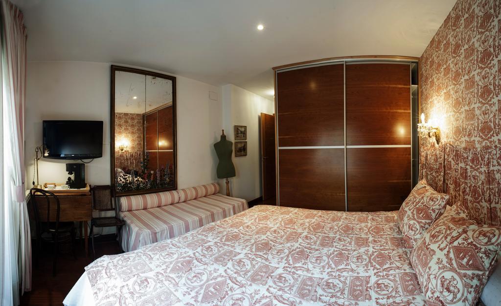 Ch Hostal Victoria Cuenca  Eksteriør bilde