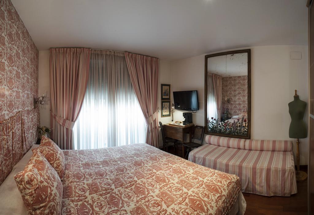 Ch Hostal Victoria Cuenca  Eksteriør bilde